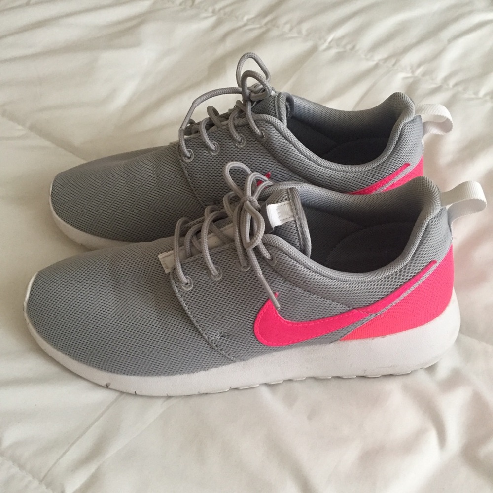 Nike Roshe - 7Y or 8.5 women